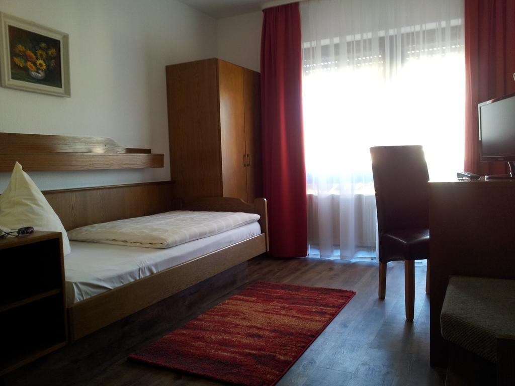 Hotel Waldparkstube บาด ชึนบอร์น ภายนอก รูปภาพ