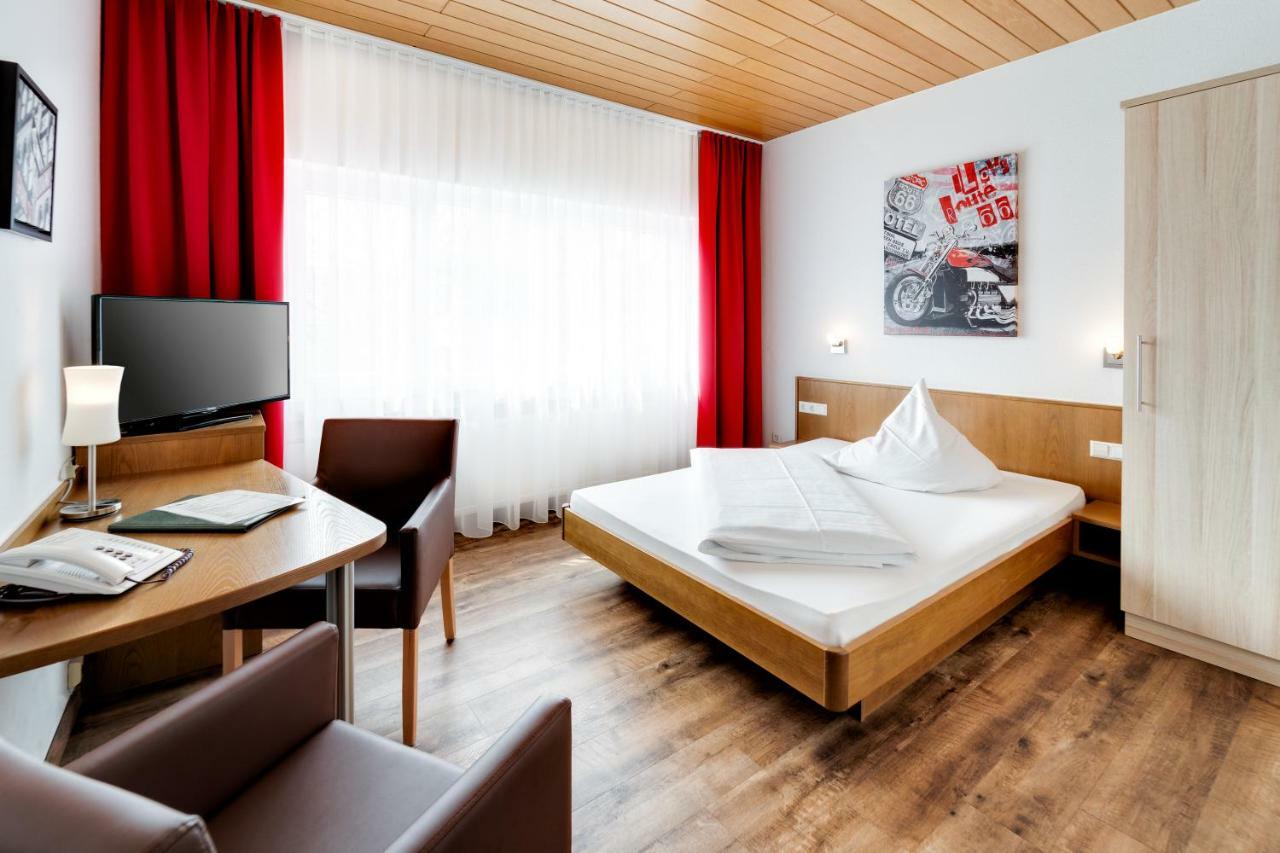 Hotel Waldparkstube บาด ชึนบอร์น ภายนอก รูปภาพ